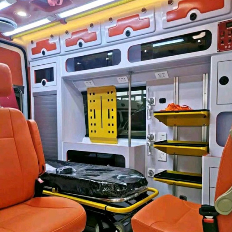 高港长途救护车护送病人租赁价格